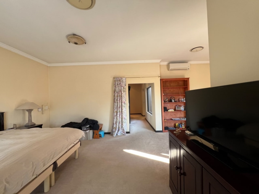 6 Bedroom Property for Sale in Beverley Gauteng