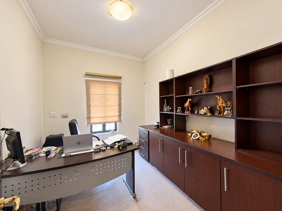 6 Bedroom Property for Sale in Beverley Gauteng
