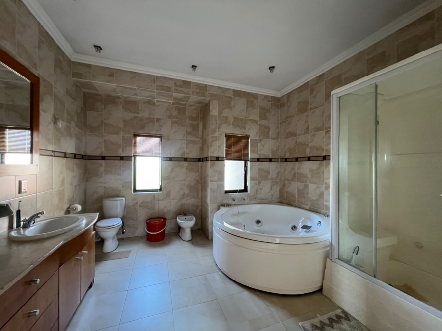 6 Bedroom Property for Sale in Beverley Gauteng