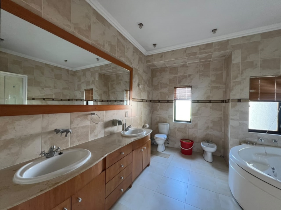 6 Bedroom Property for Sale in Beverley Gauteng