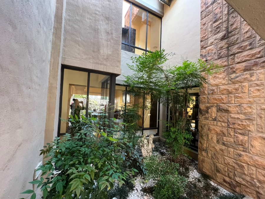 6 Bedroom Property for Sale in Beverley Gauteng