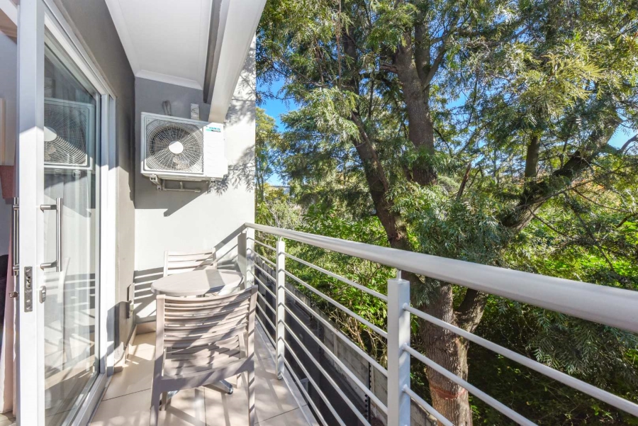 To Let 2 Bedroom Property for Rent in Hurlingham Gauteng
