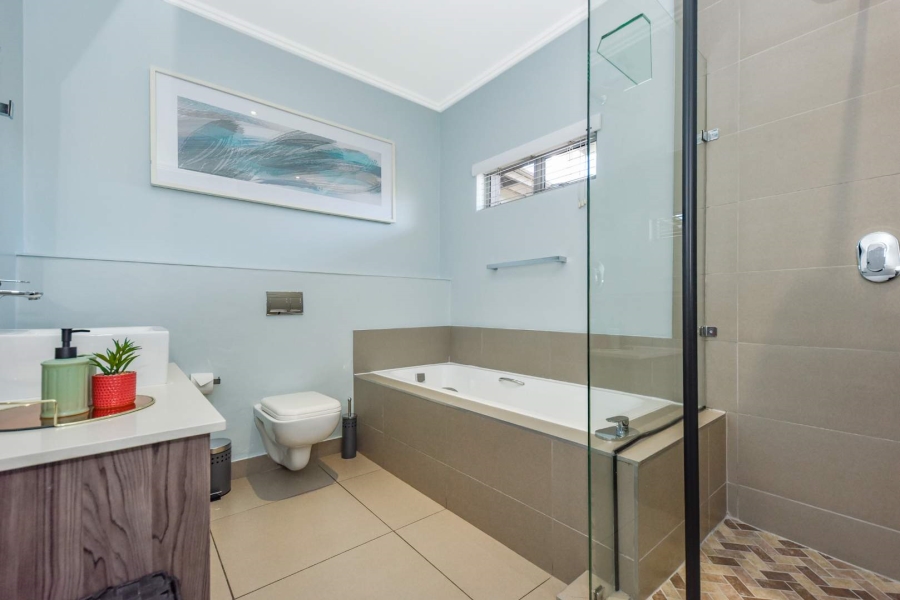 To Let 2 Bedroom Property for Rent in Hurlingham Gauteng