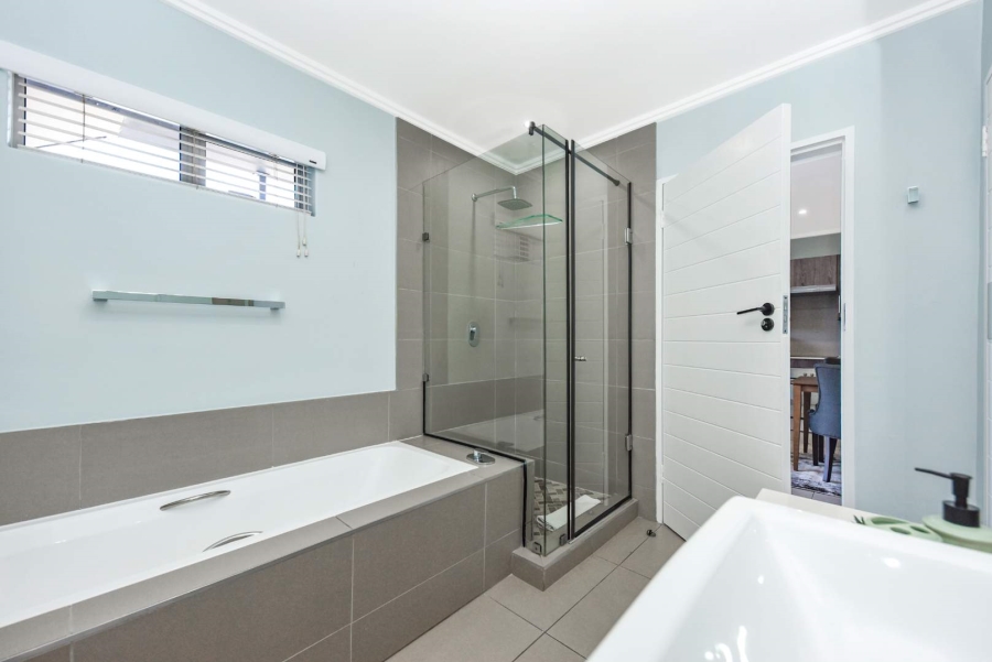 To Let 2 Bedroom Property for Rent in Hurlingham Gauteng
