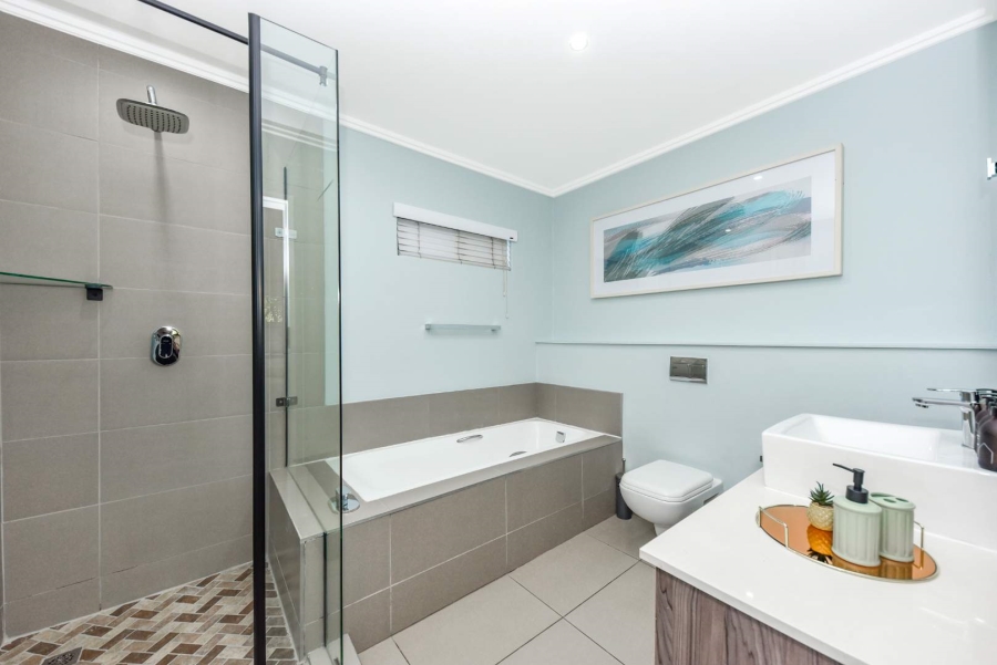 To Let 2 Bedroom Property for Rent in Hurlingham Gauteng