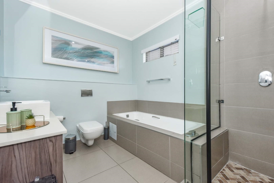 To Let 2 Bedroom Property for Rent in Hurlingham Gauteng