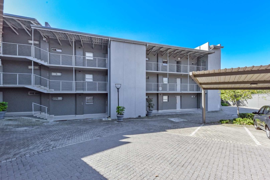 To Let 2 Bedroom Property for Rent in Hurlingham Gauteng
