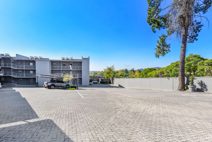To Let 2 Bedroom Property for Rent in Hurlingham Gauteng