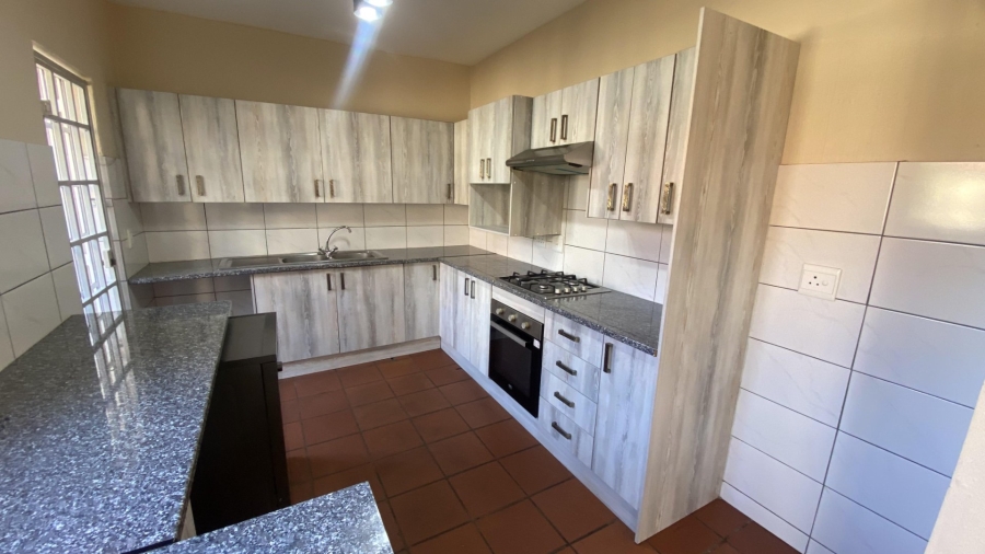 To Let 3 Bedroom Property for Rent in North Riding Gauteng