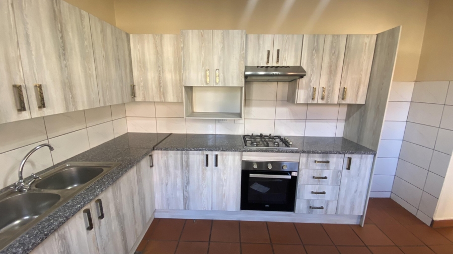 To Let 3 Bedroom Property for Rent in North Riding Gauteng