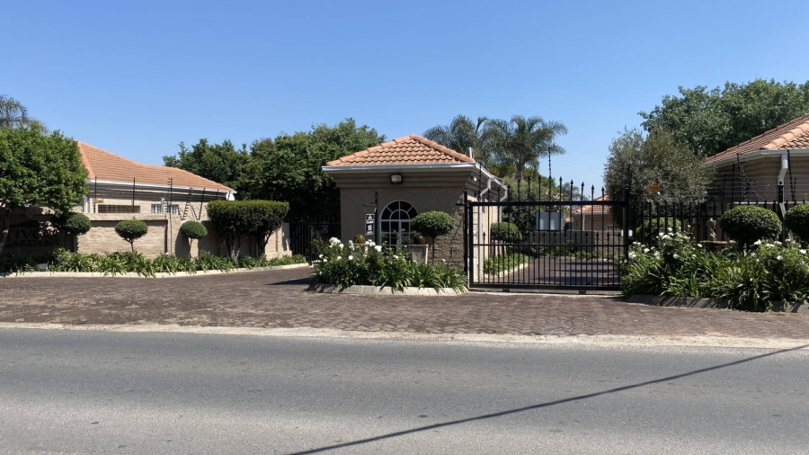 To Let 3 Bedroom Property for Rent in North Riding Gauteng