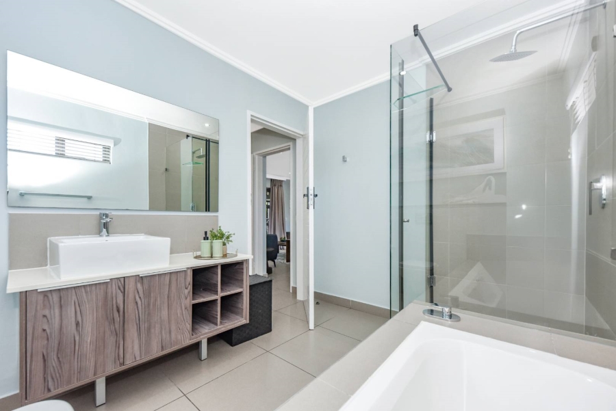 To Let 2 Bedroom Property for Rent in Hurlingham Gauteng