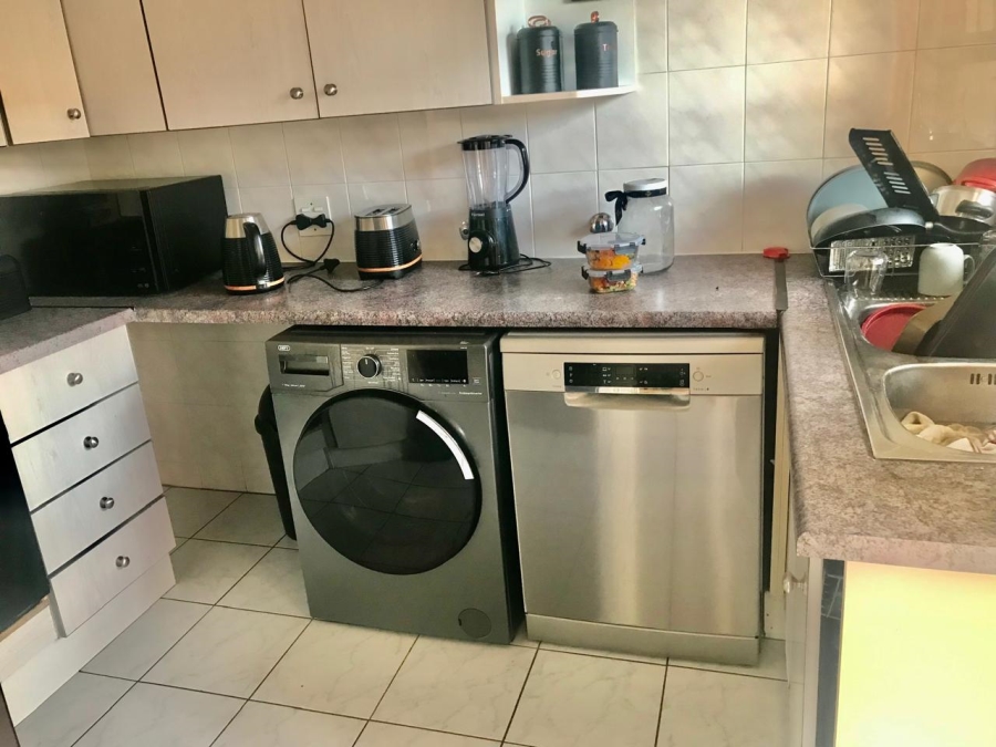 To Let 3 Bedroom Property for Rent in Bramley Gauteng