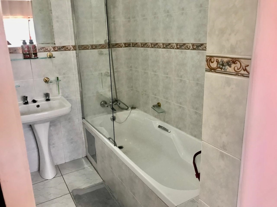 To Let 3 Bedroom Property for Rent in Bramley Gauteng
