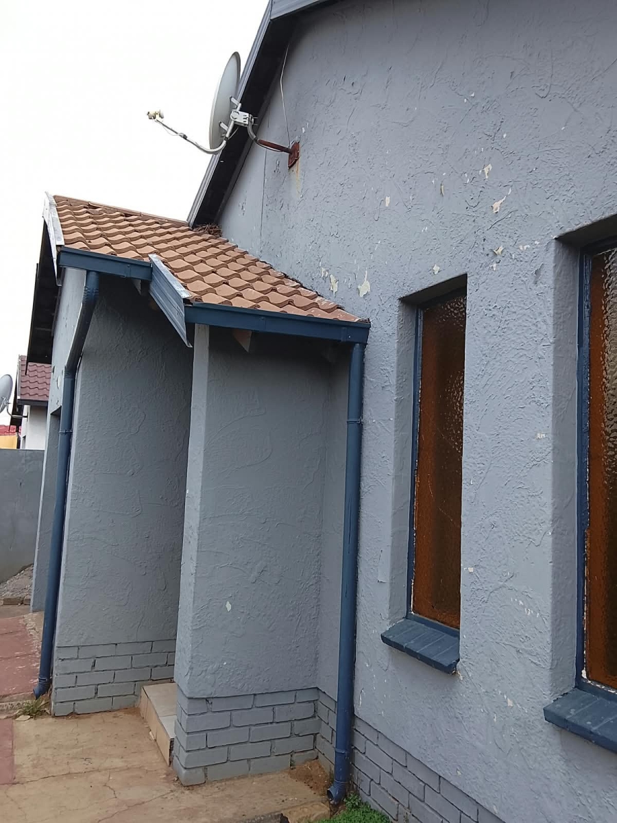 3 Bedroom Property for Sale in Molapo Gauteng