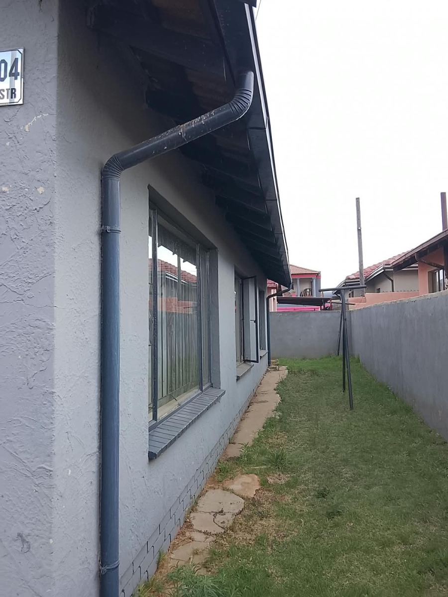3 Bedroom Property for Sale in Molapo Gauteng
