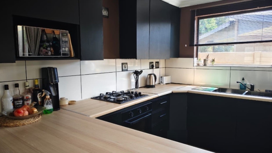 3 Bedroom Property for Sale in Birchleigh Gauteng