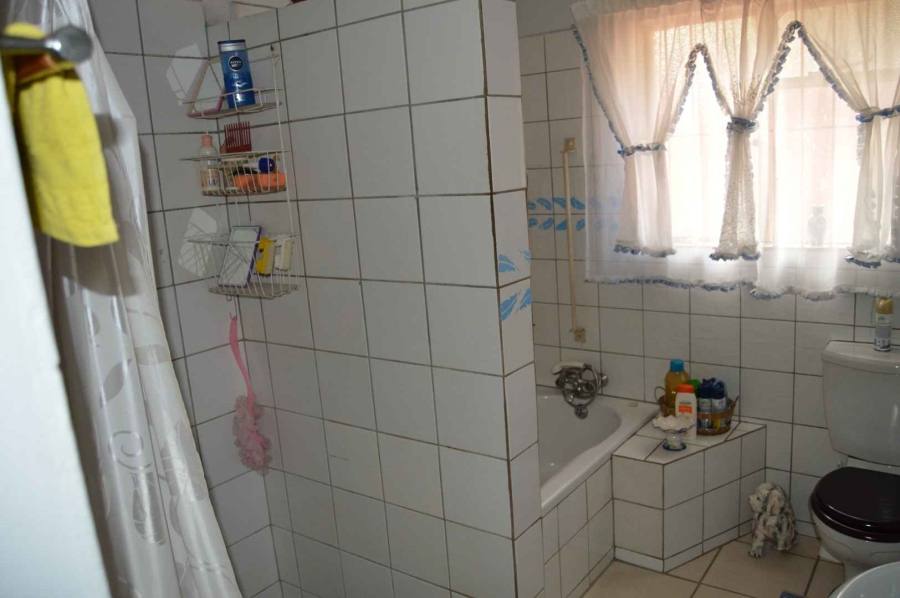 3 Bedroom Property for Sale in Brackendowns Gauteng