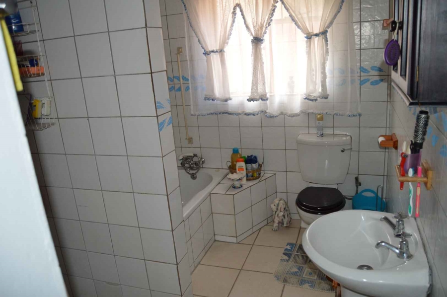 3 Bedroom Property for Sale in Brackendowns Gauteng