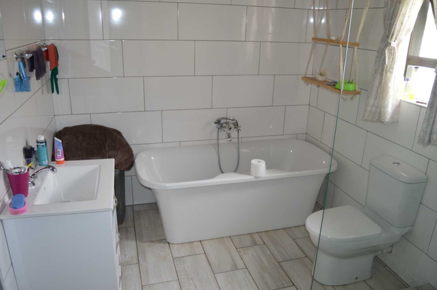 3 Bedroom Property for Sale in Brackendowns Gauteng