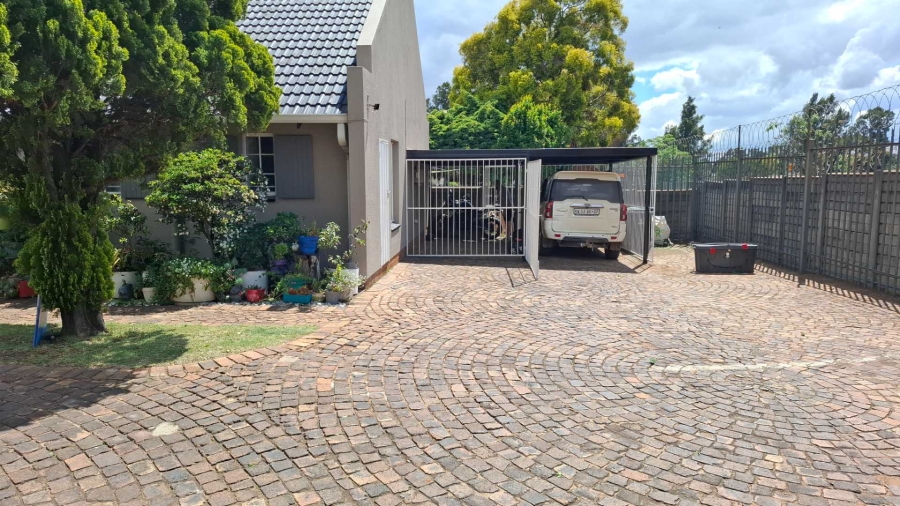 2 Bedroom Property for Sale in Albertsdal Gauteng