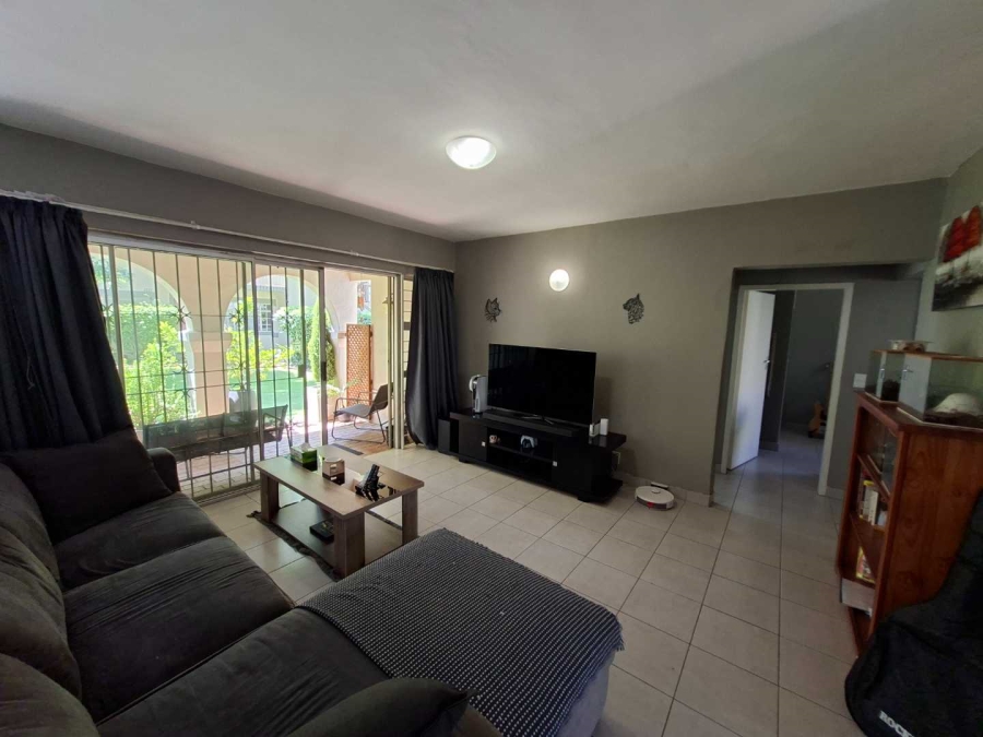 To Let 2 Bedroom Property for Rent in Bryanston Gauteng