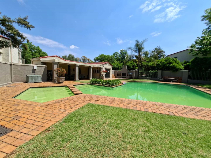 To Let 2 Bedroom Property for Rent in Bryanston Gauteng