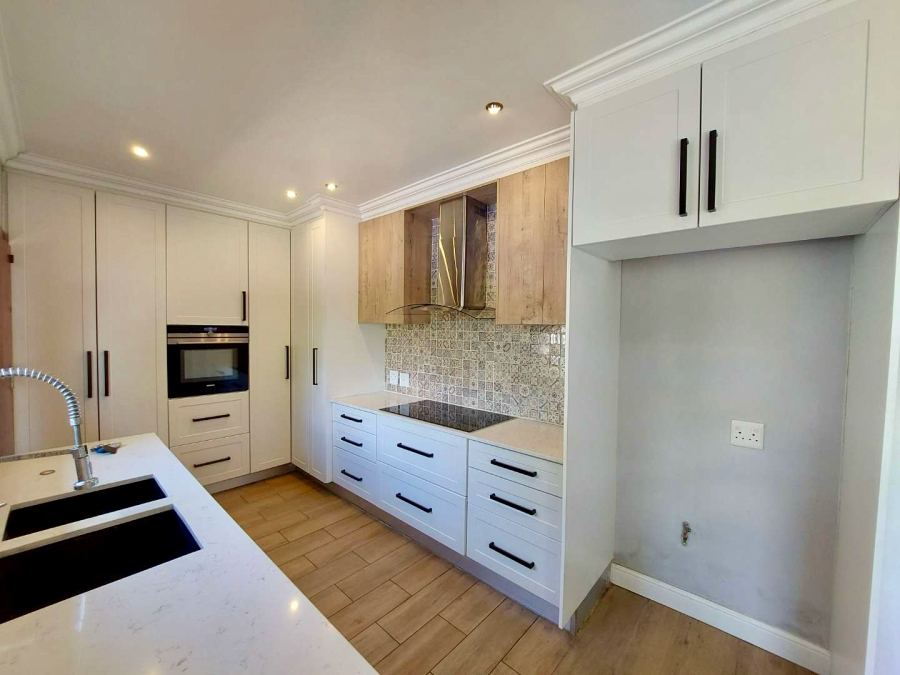 To Let 4 Bedroom Property for Rent in Olivedale Gauteng