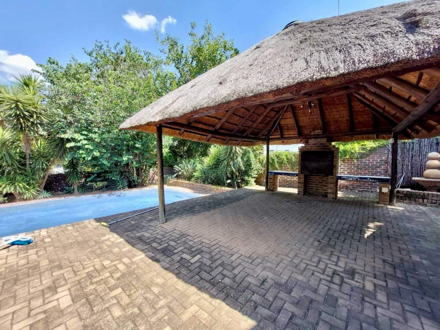 To Let 4 Bedroom Property for Rent in Olivedale Gauteng