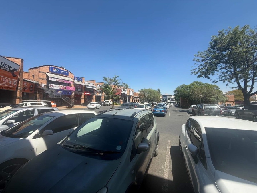 To Let Commercial Property for Rent in Pineslopes Gauteng