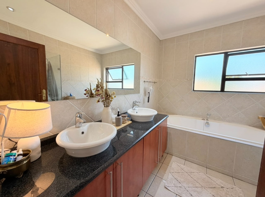 To Let 4 Bedroom Property for Rent in Meyersdal Gauteng