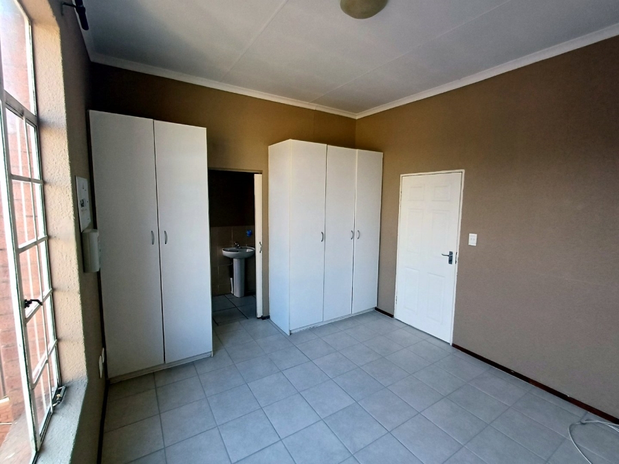 To Let 2 Bedroom Property for Rent in Honeydew Gauteng