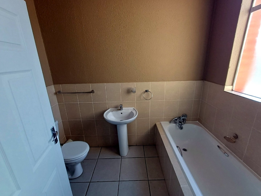 To Let 2 Bedroom Property for Rent in Honeydew Gauteng