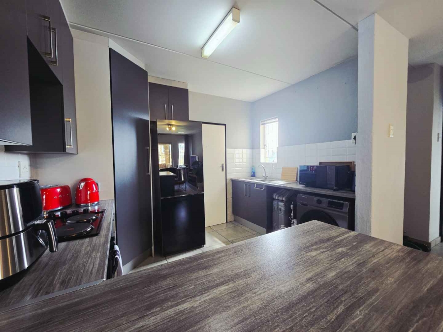 1 Bedroom Property for Sale in Strubensvallei Gauteng