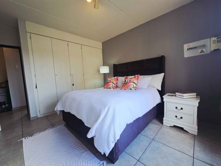 1 Bedroom Property for Sale in Strubensvallei Gauteng