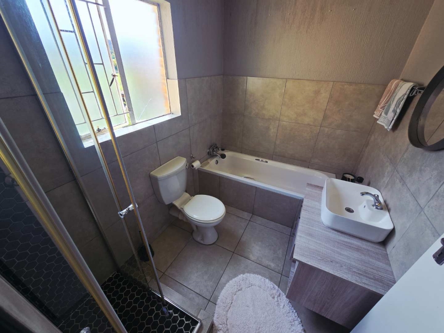 1 Bedroom Property for Sale in Strubensvallei Gauteng