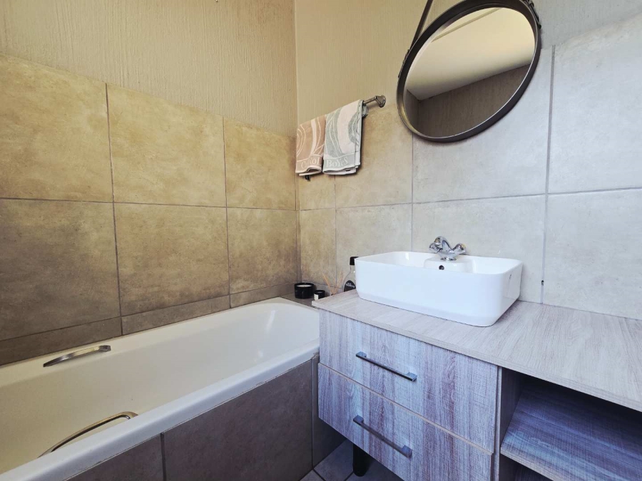 1 Bedroom Property for Sale in Strubensvallei Gauteng