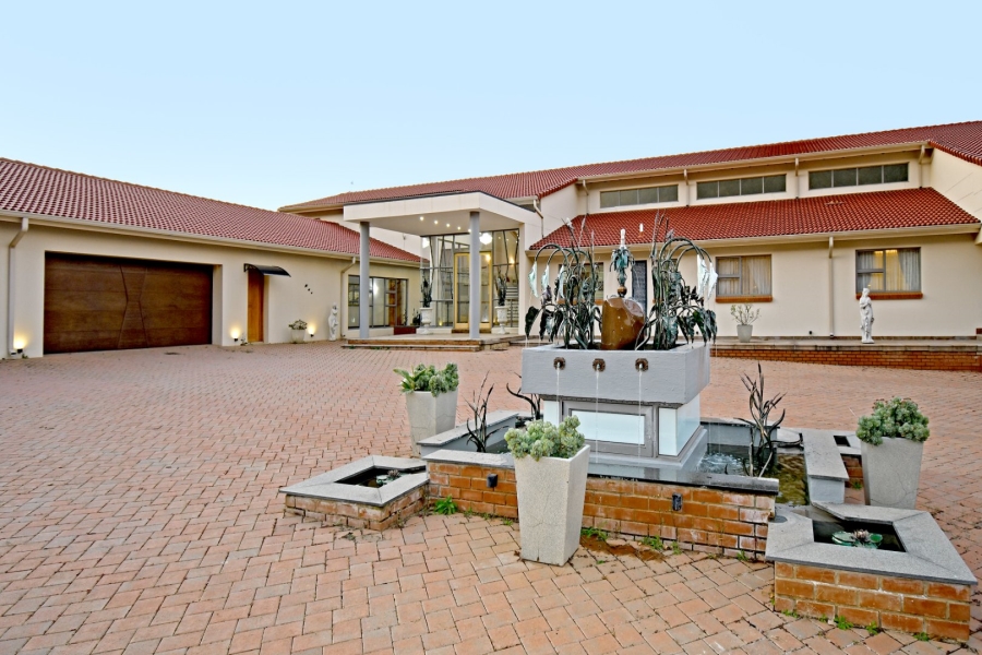 5 Bedroom Property for Sale in Poortview Gauteng