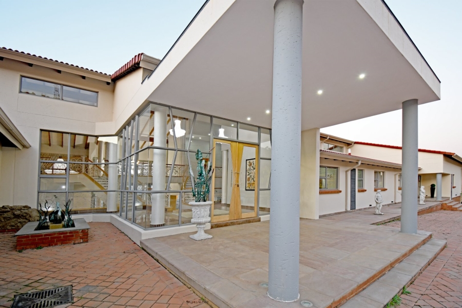 5 Bedroom Property for Sale in Poortview Gauteng