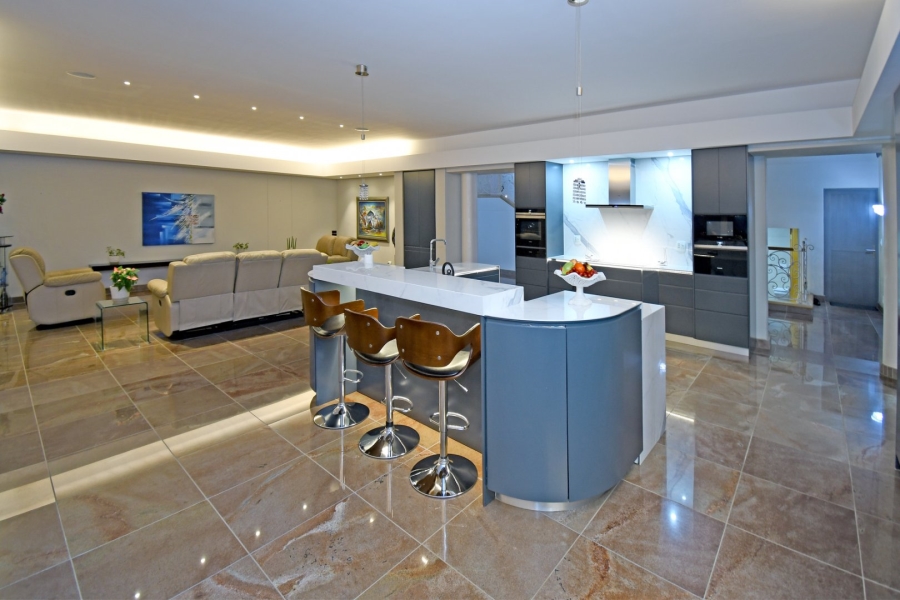 5 Bedroom Property for Sale in Poortview Gauteng