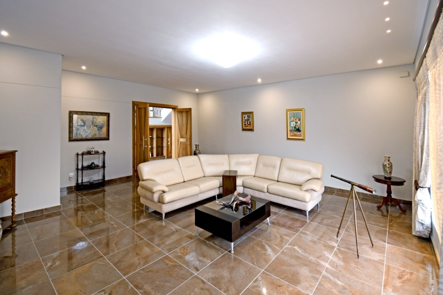 5 Bedroom Property for Sale in Poortview Gauteng