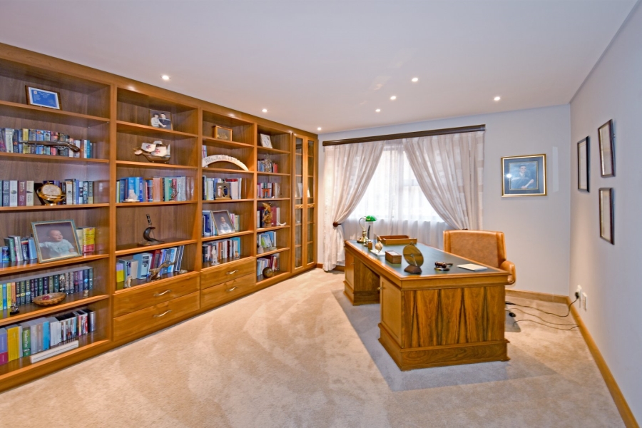 5 Bedroom Property for Sale in Poortview Gauteng