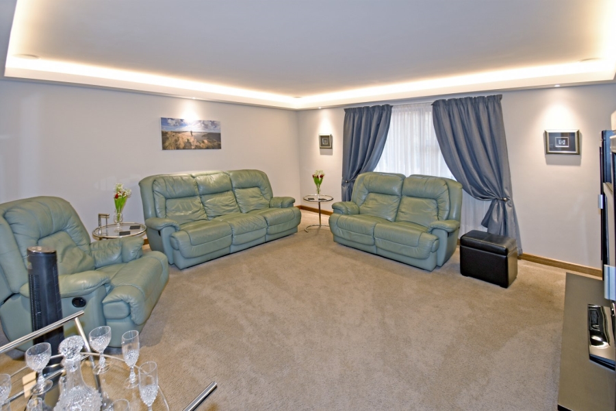 5 Bedroom Property for Sale in Poortview Gauteng