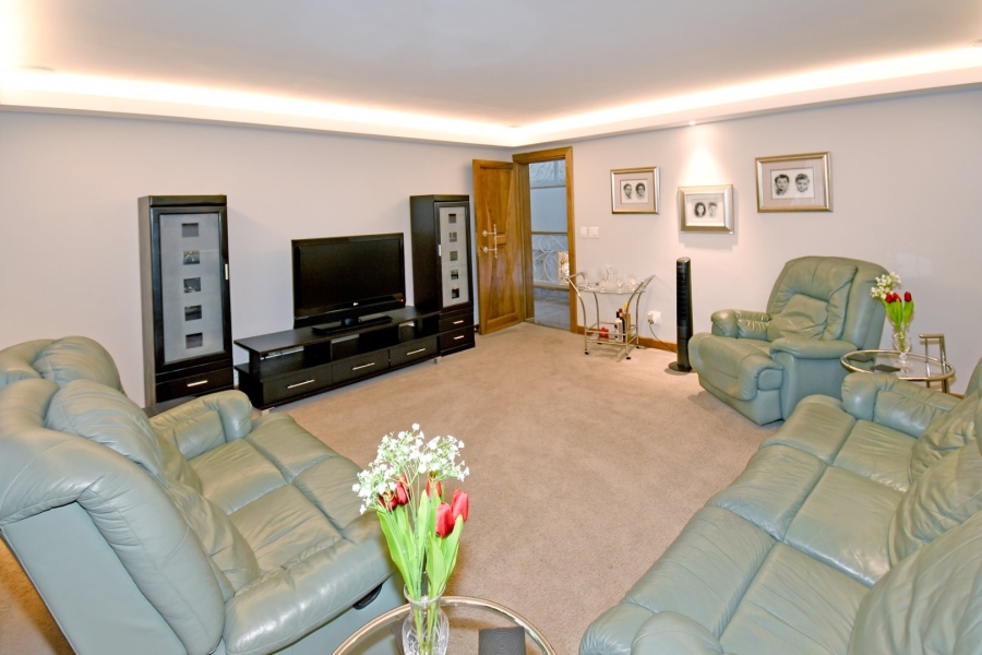 5 Bedroom Property for Sale in Poortview Gauteng