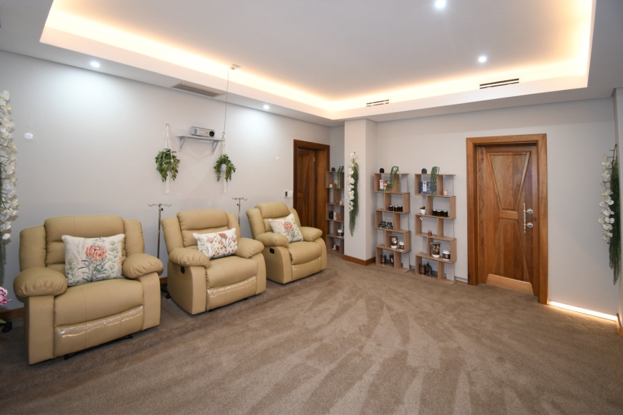5 Bedroom Property for Sale in Poortview Gauteng