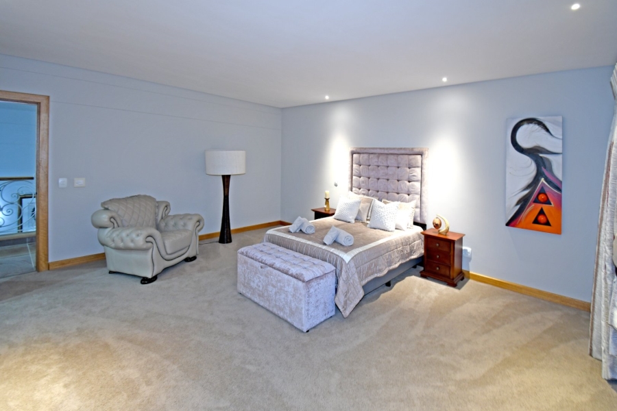 5 Bedroom Property for Sale in Poortview Gauteng