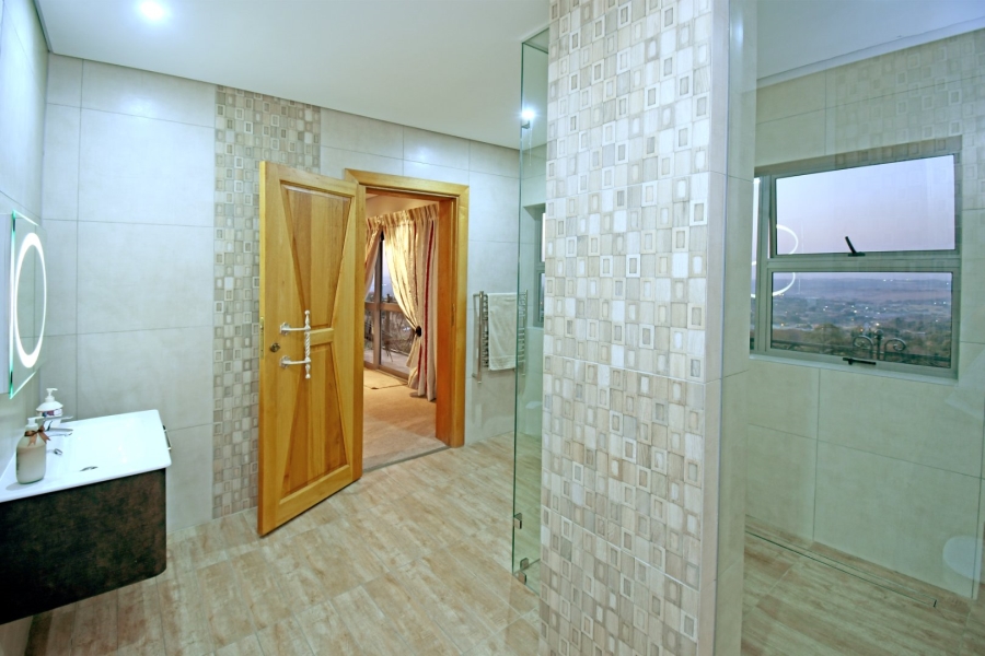 5 Bedroom Property for Sale in Poortview Gauteng
