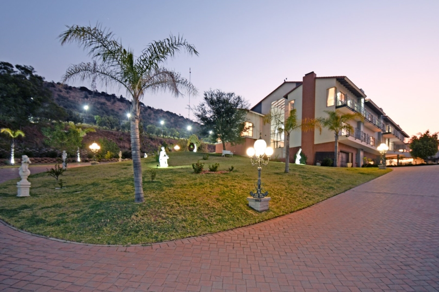 5 Bedroom Property for Sale in Poortview Gauteng