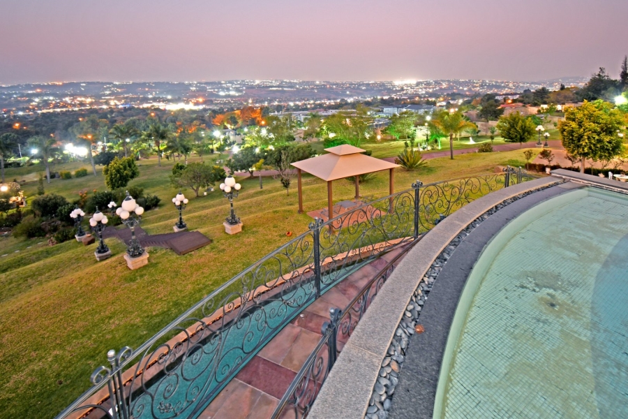 5 Bedroom Property for Sale in Poortview Gauteng