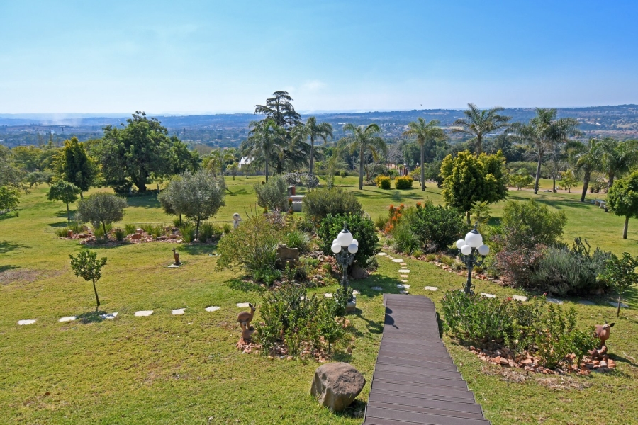 5 Bedroom Property for Sale in Poortview Gauteng
